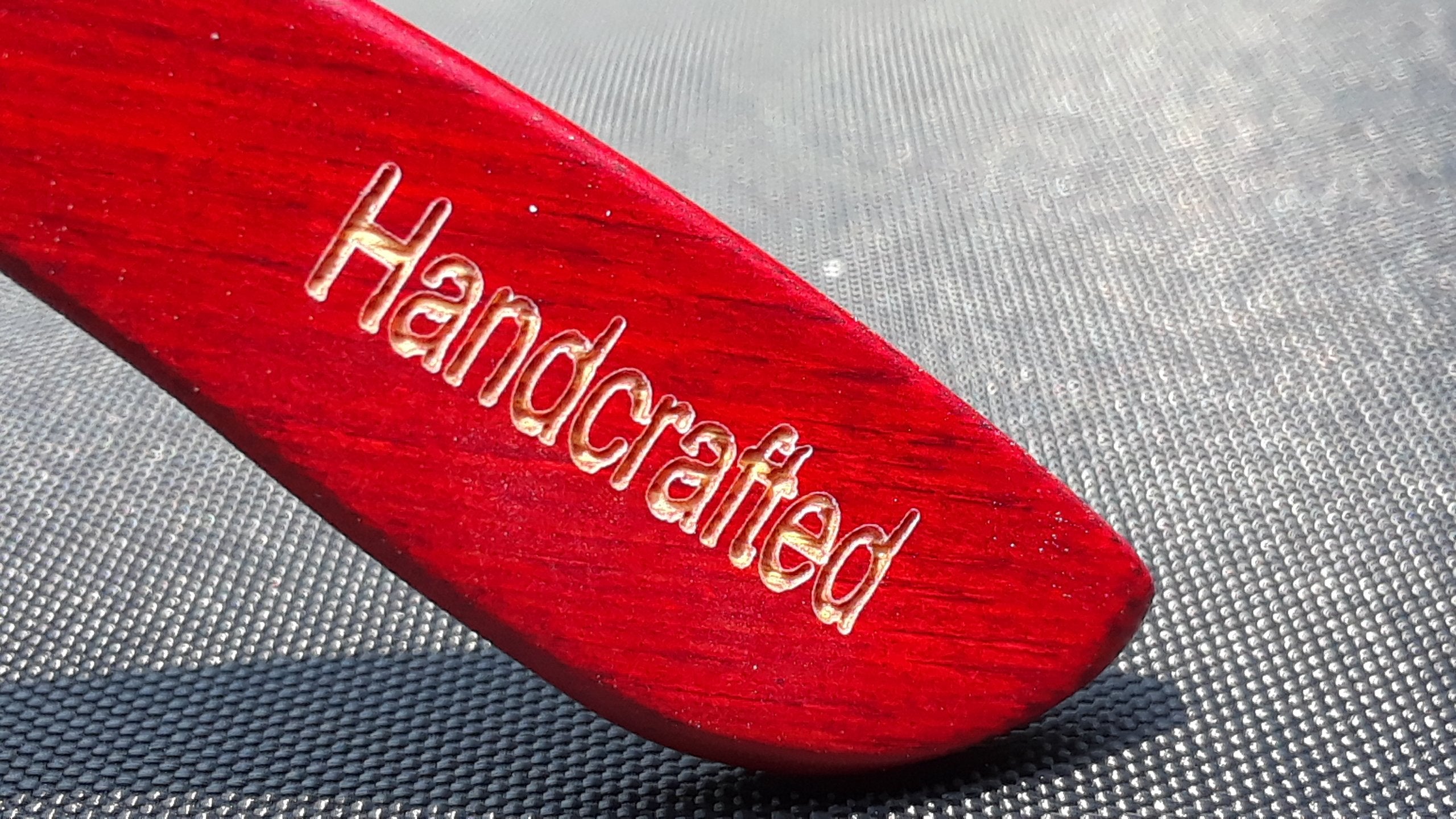 Lunettes de soleil encadrées en bambou rouge pour tortue avec étui en bois, gravées à la main