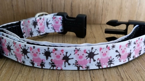 Collier/ Petit/ Cochons dans la Boue