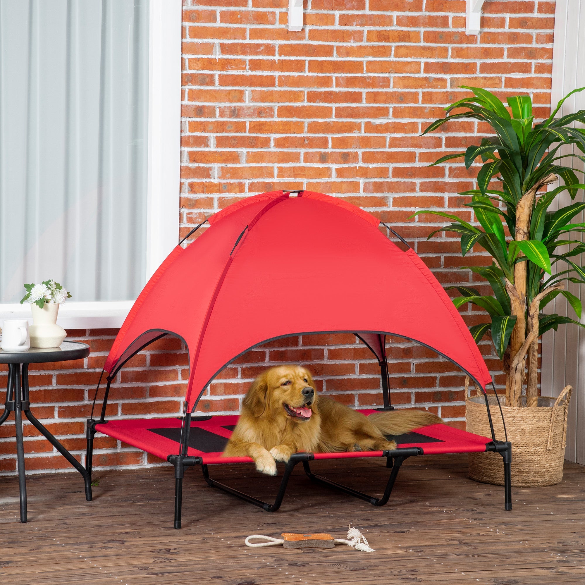 Lit surélevé portable pour chien avec protection UV et effet rafraîchissant