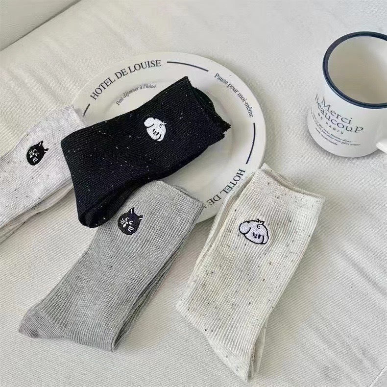 Chaussettes mi-mollet brodées animaux pour un style décontracté
