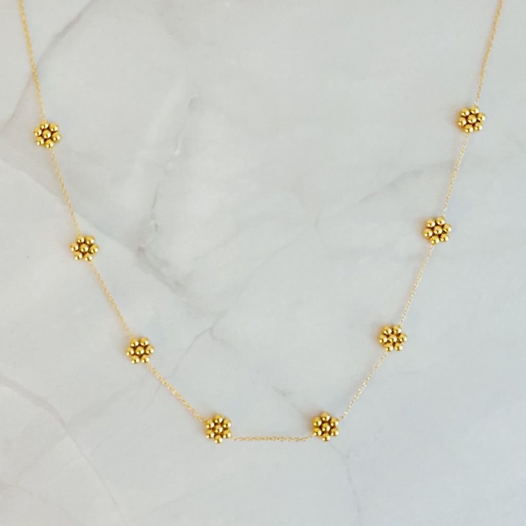 Collier en Perles Dorées avec Fleurs