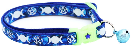 Familiar de Sorcière sur Collier de Chat Saphir