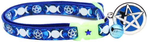 Familiar de Sorcière sur Collier de Chat Saphir