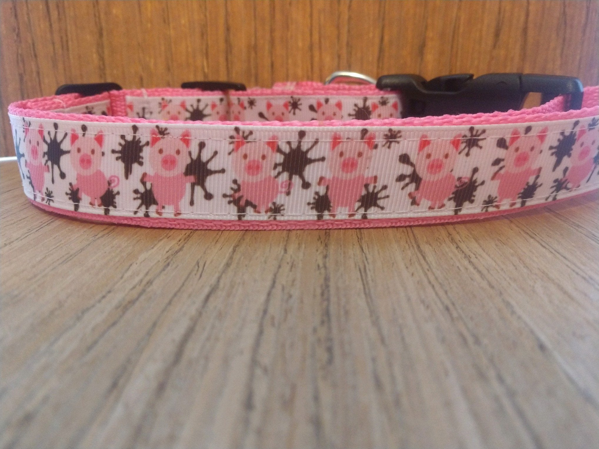 Collier/ Grand/ Moyen/ Cochons dans la boue