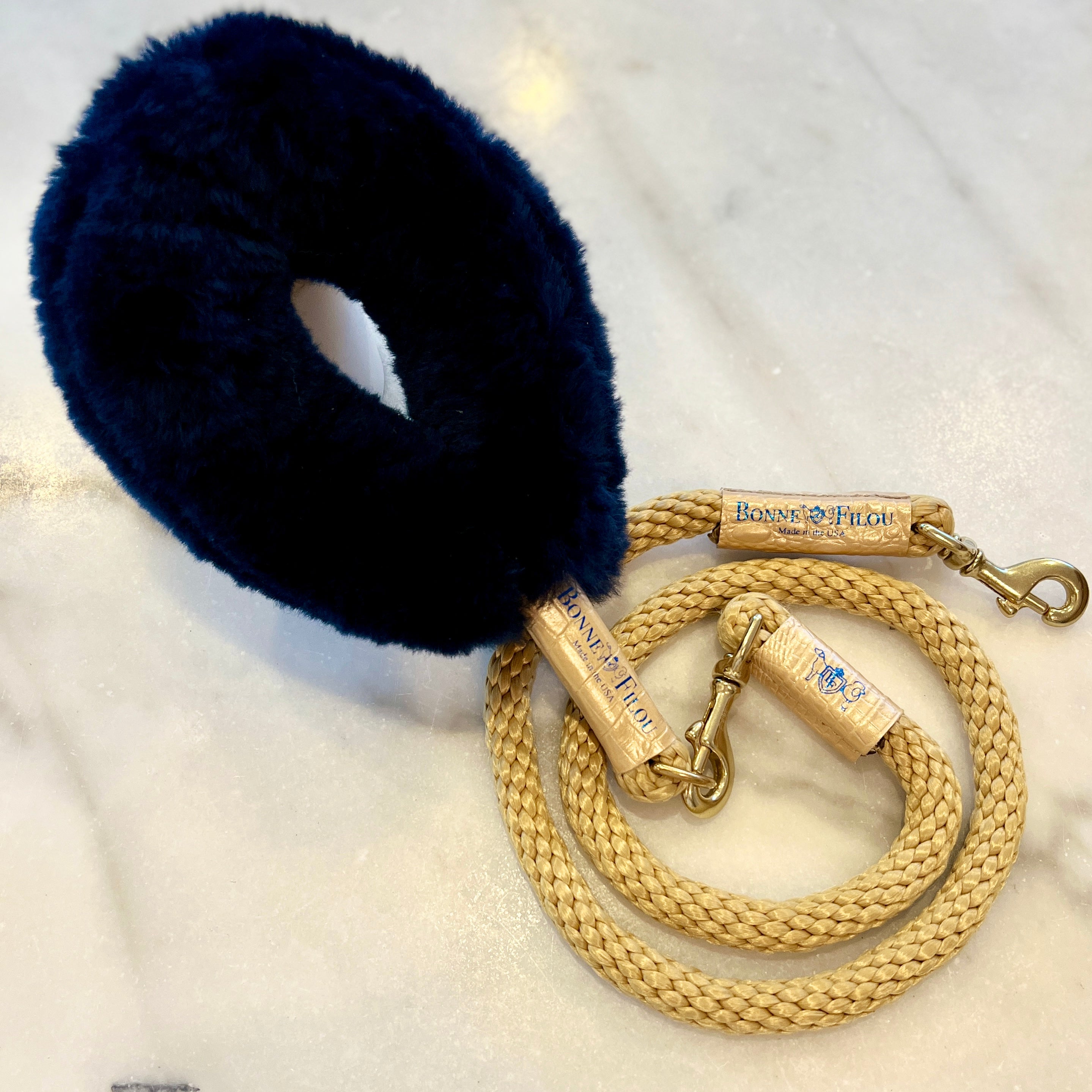 Ensemble Poignée en Fourrure Shearling + Laisse en Corde : Confort et Style