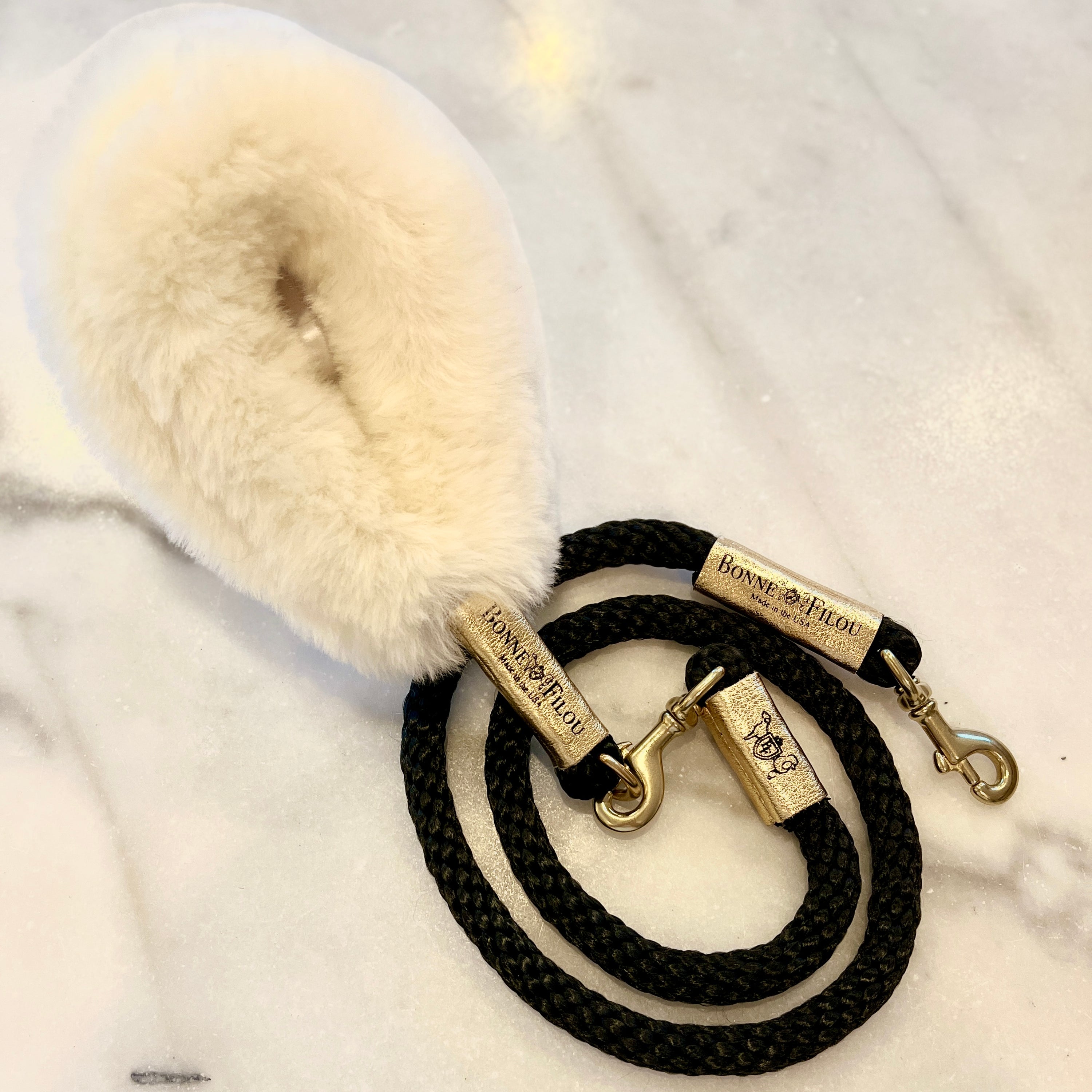 Ensemble Poignée en Fourrure Shearling + Laisse en Corde : Confort et Style