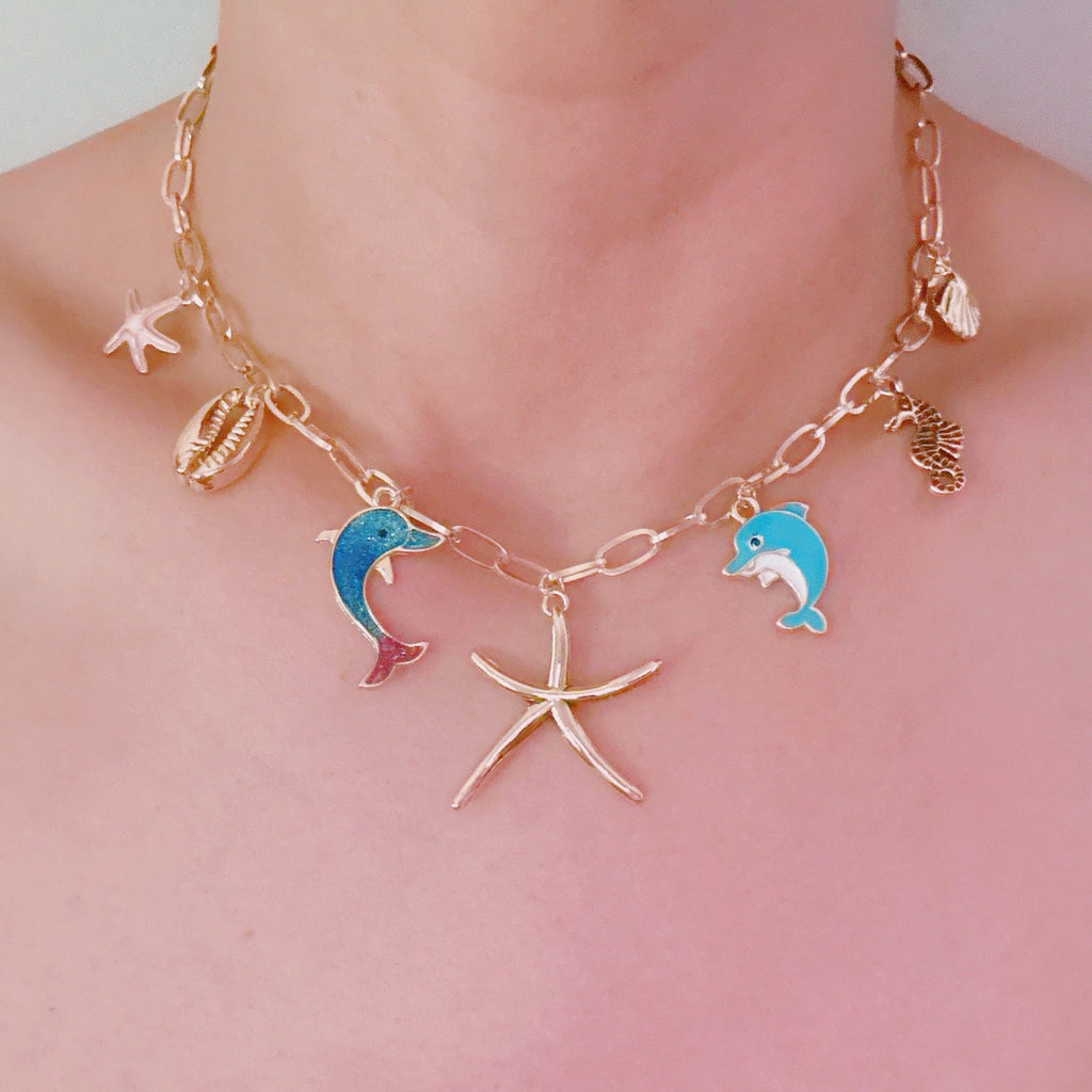 Collier Charm Océan – Dauphin, Étoile de Mer & Coquillage