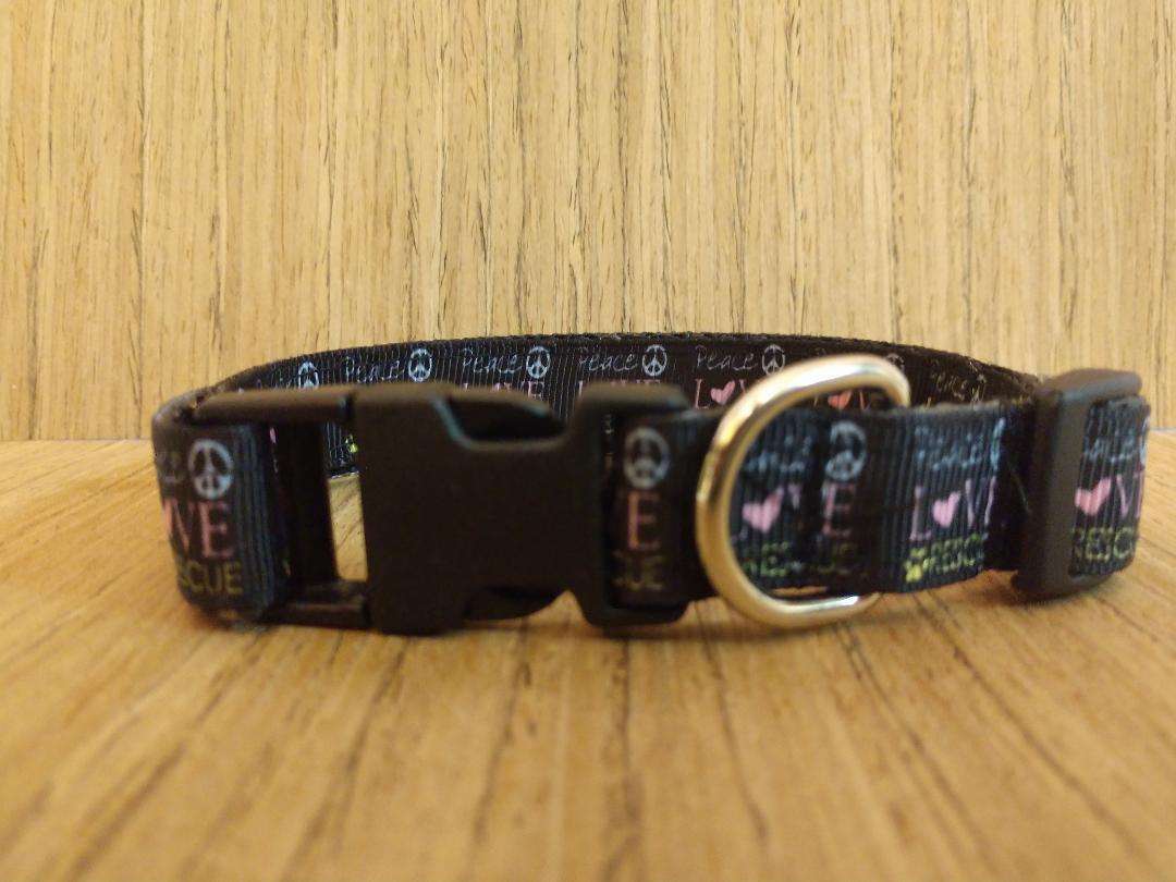 Collier/ Petit/ Paix Amour et Sauvetage