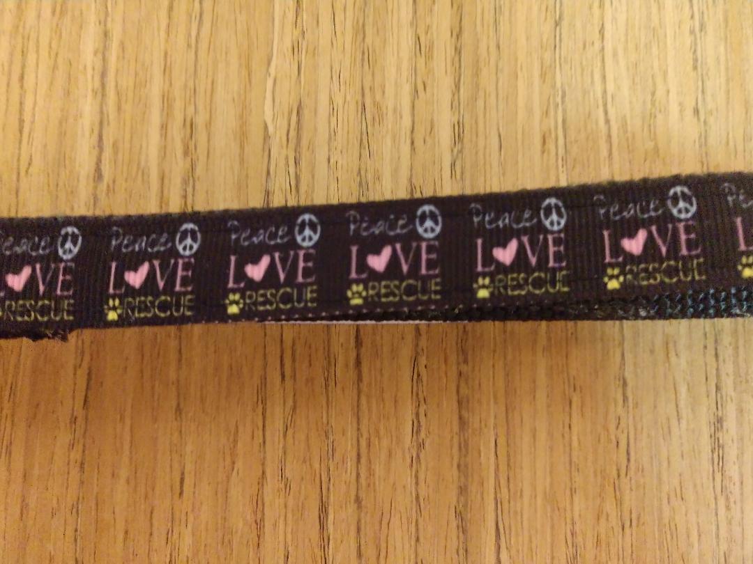 Collier/ Petit/ Paix Amour et Sauvetage