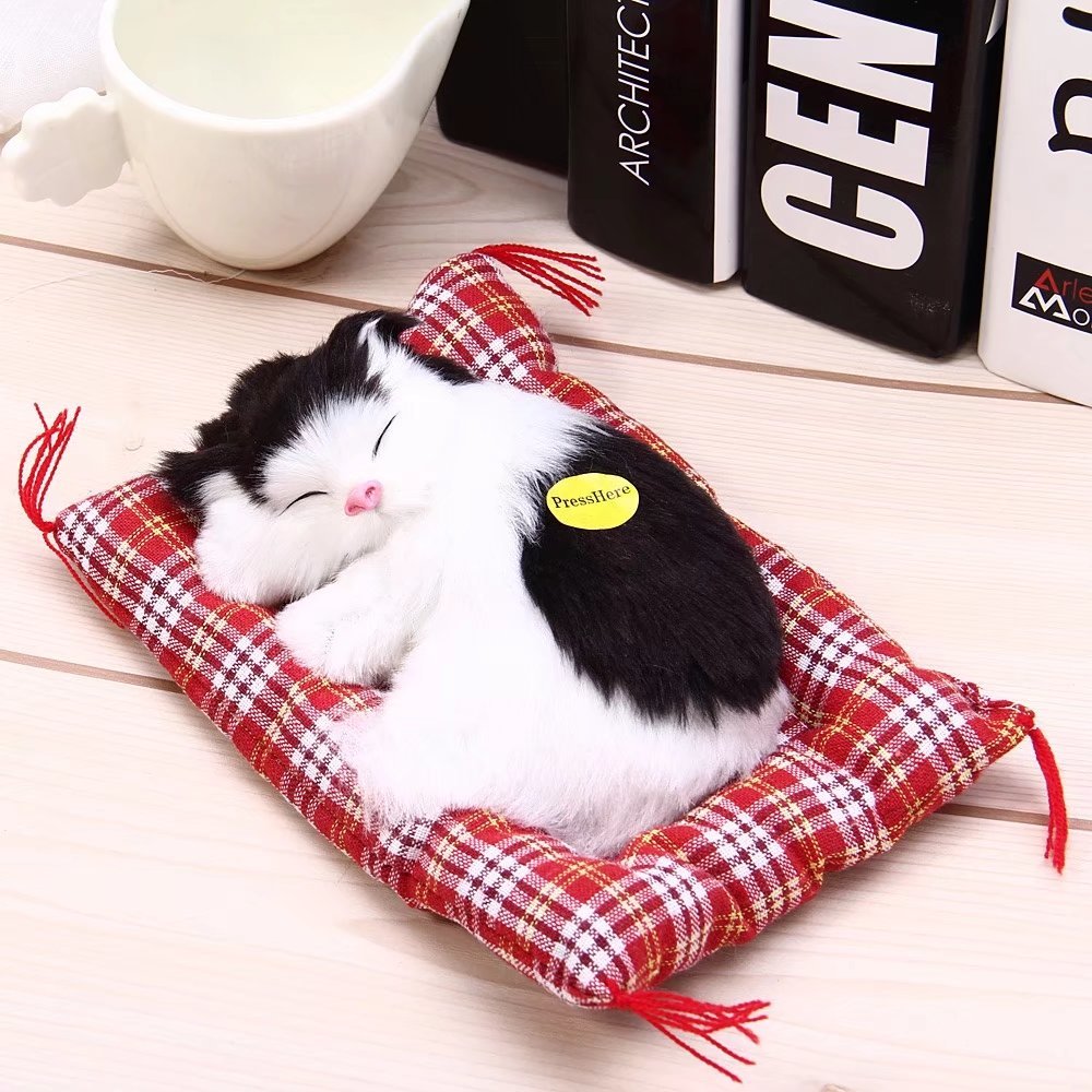 Jouet artisanal pour chat dormant avec son