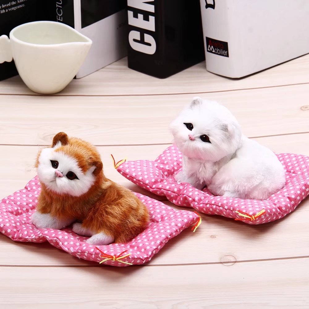 Jouet artisanal pour chat dormant avec son