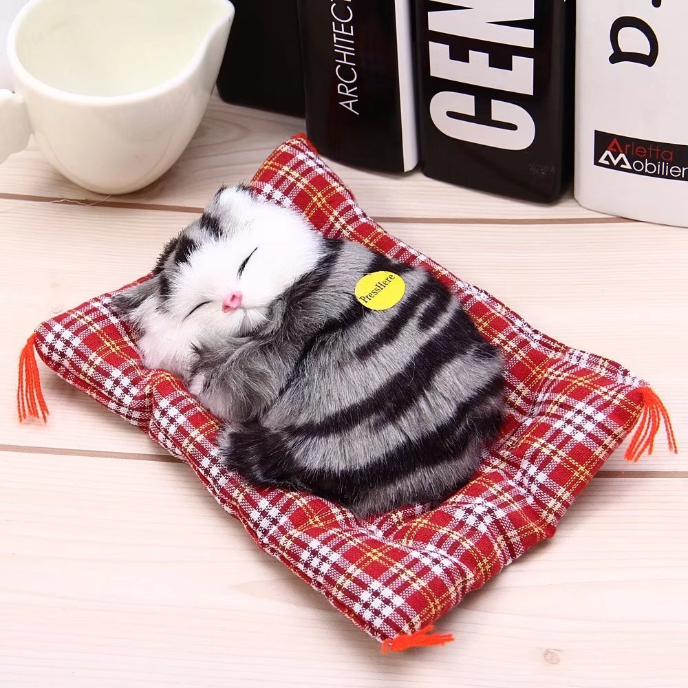 Jouet artisanal pour chat dormant avec son