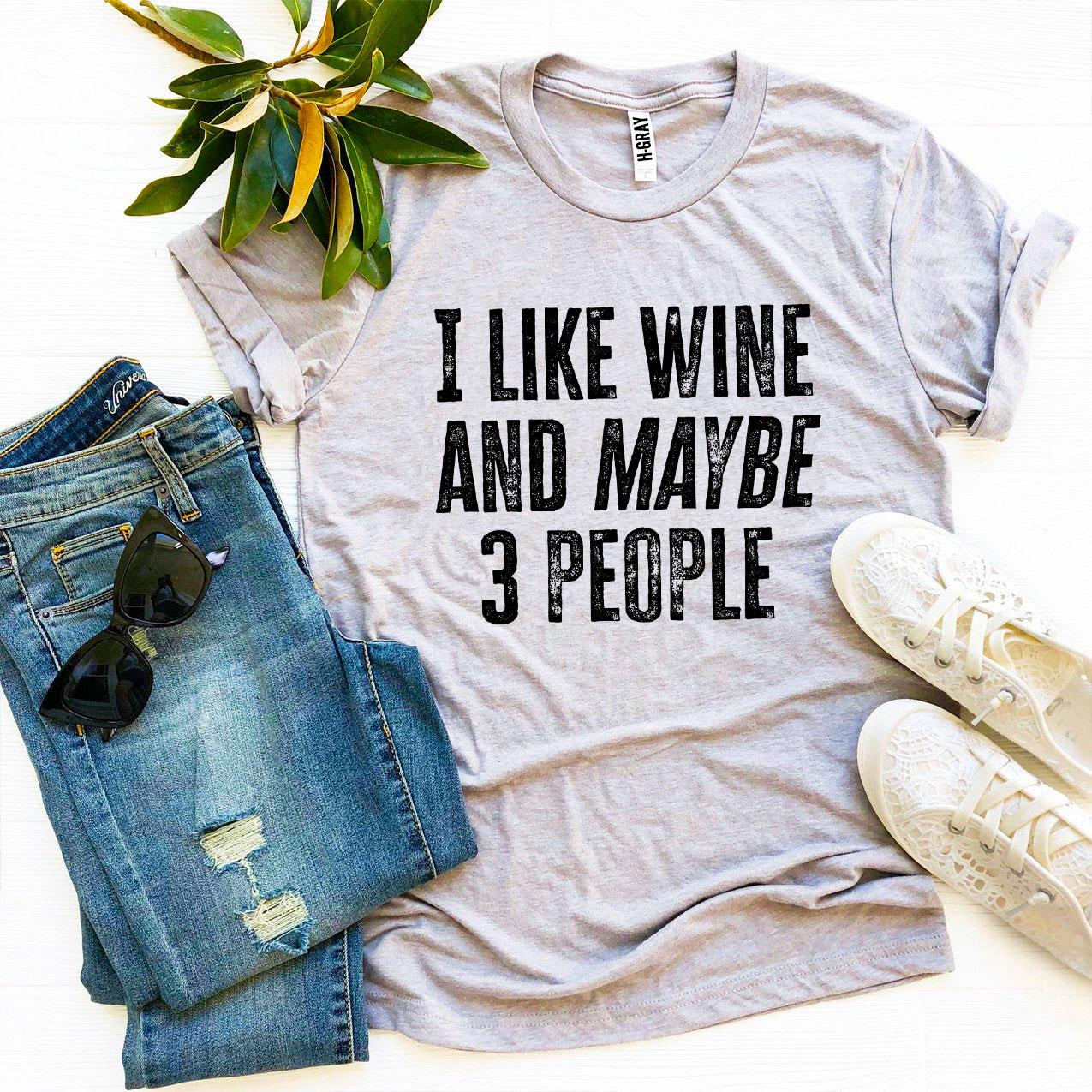 J'aime le vin et peut-être 3 personnes T-shirt