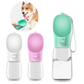 Distributeur d'eau et gamelles pour chiens et chats en extérieur