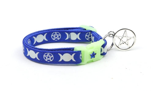 Collier de Chat Bleu Royal avec Motif de Sorcière