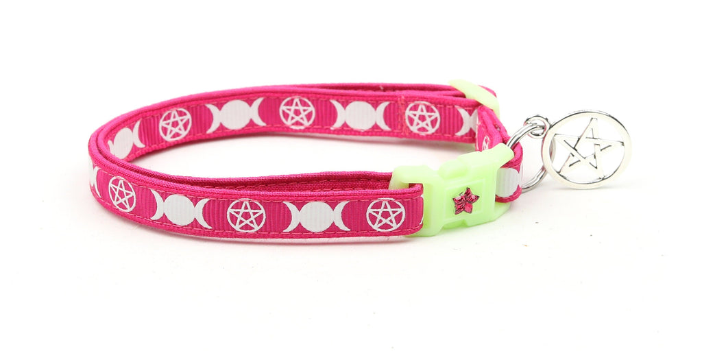 Collier de Chat Rose avec Sorcière