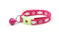 Collier de Chat Rose avec Sorcière
