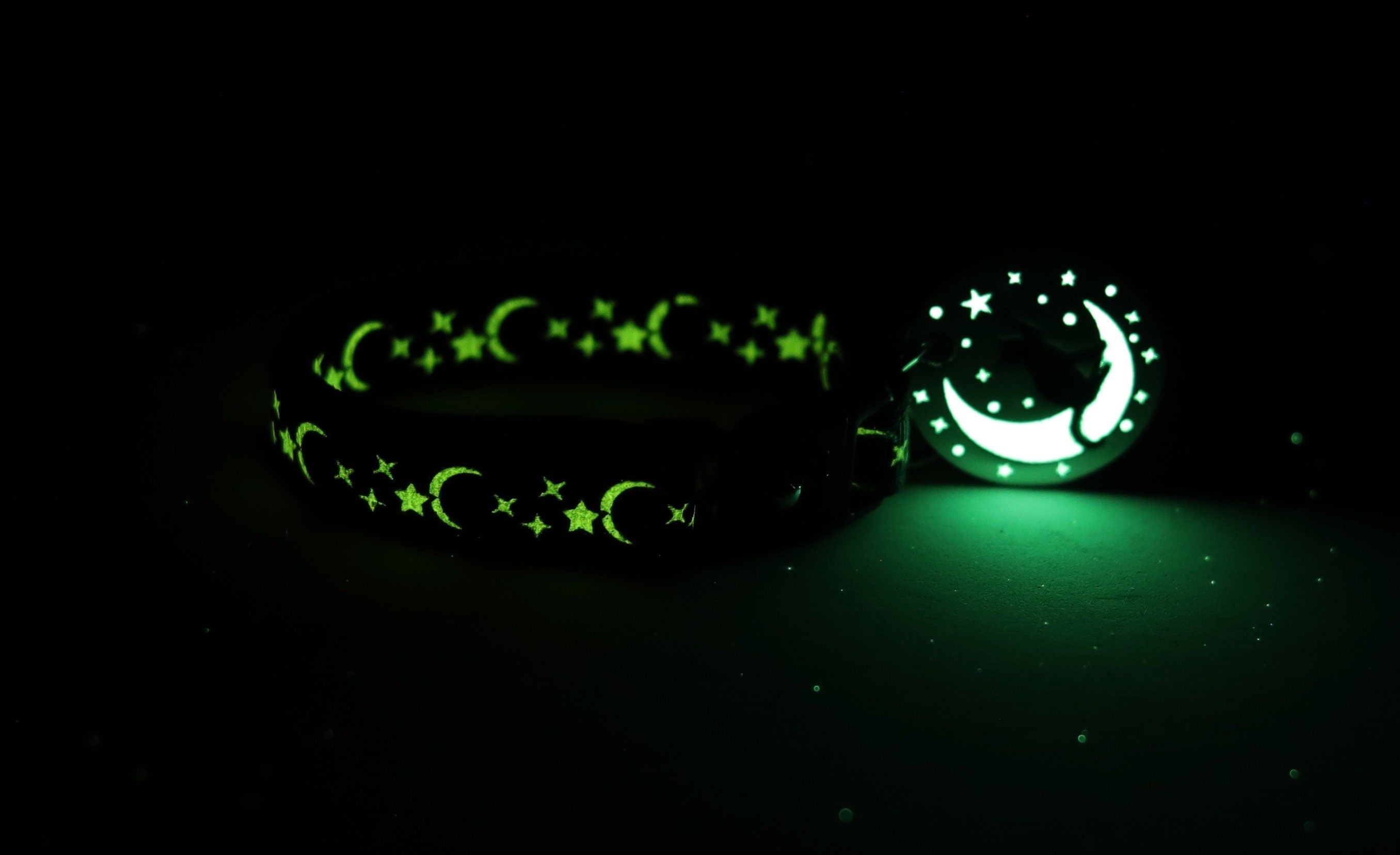 Lunes et Étoiles Dorées sur Collier de Chat Bleu Royal