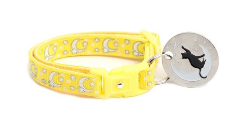 Collier pour chat jaune avec lunes et étoiles argentées