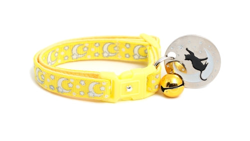Collier pour chat jaune avec lunes et étoiles argentées