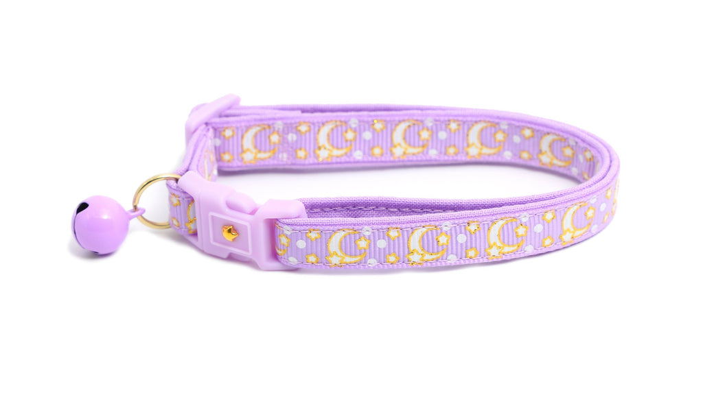 Collier Chat Or Lunes et Étoiles sur Violet Pastel
