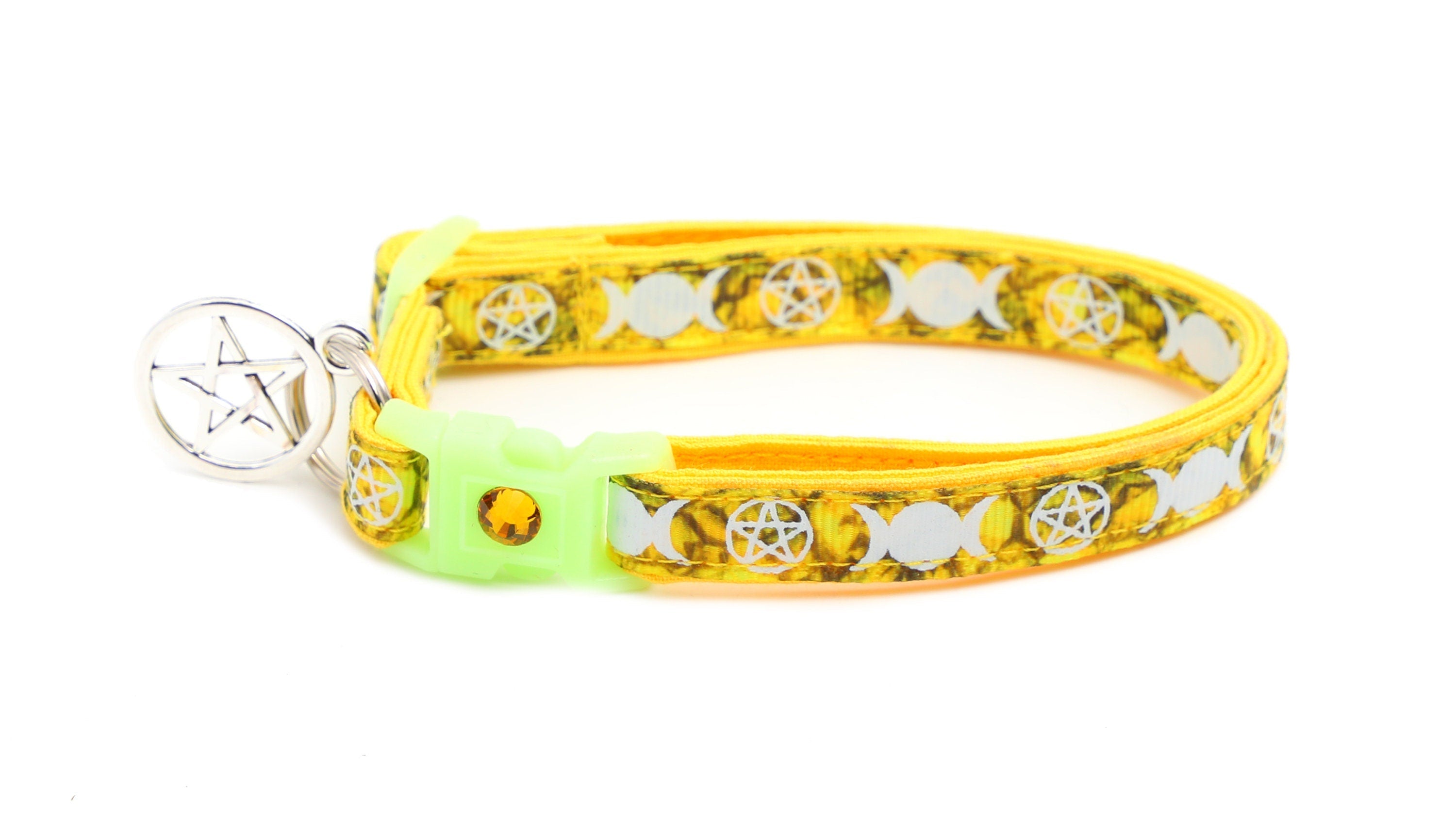 Familiar de Sorcière sur Collier de Chat Topaze