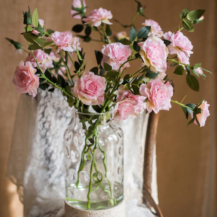 Tige de Rose en Soie Artificielle Réaliste
