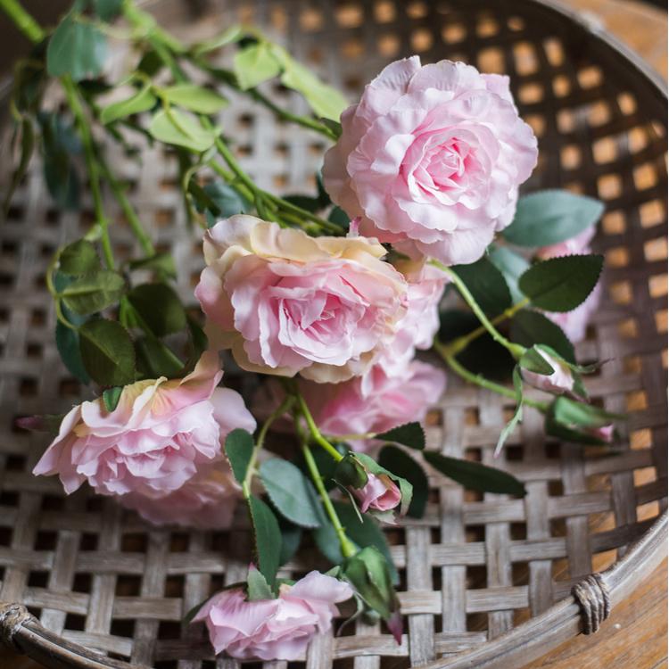 Tige de Rose en Soie Artificielle Réaliste