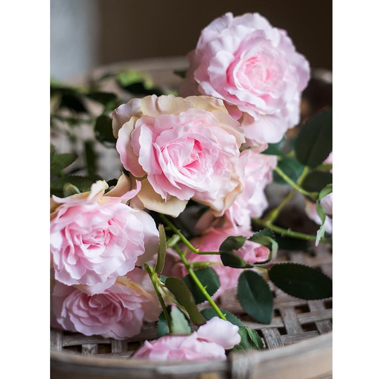 Tige de Rose en Soie Artificielle Réaliste