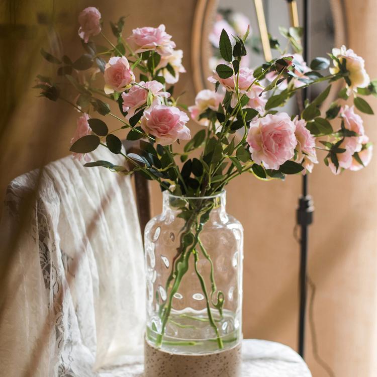 Tige de Rose en Soie Artificielle Réaliste