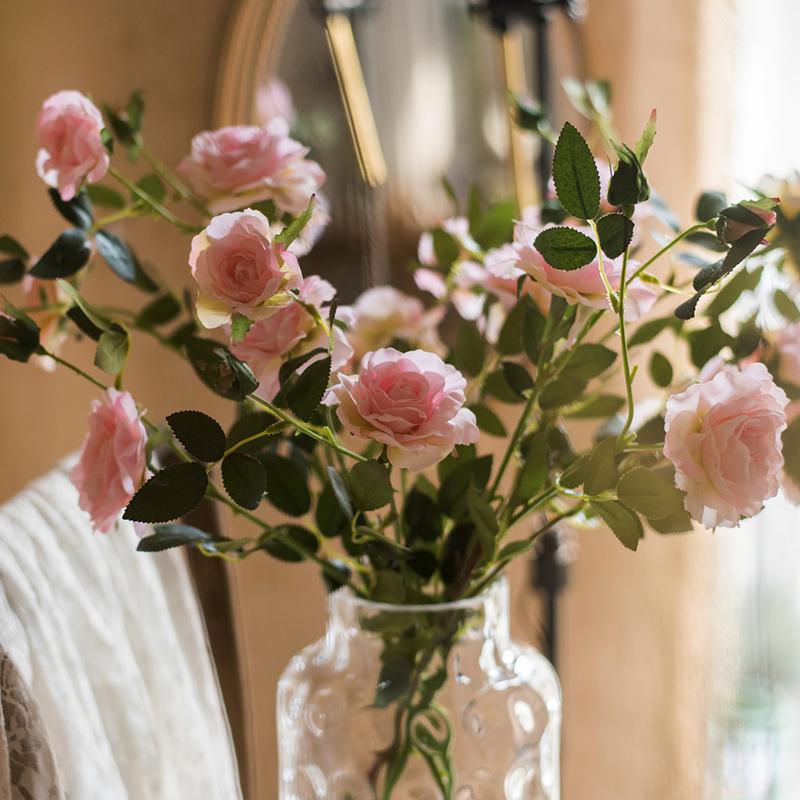 Tige de Rose en Soie Artificielle Réaliste
